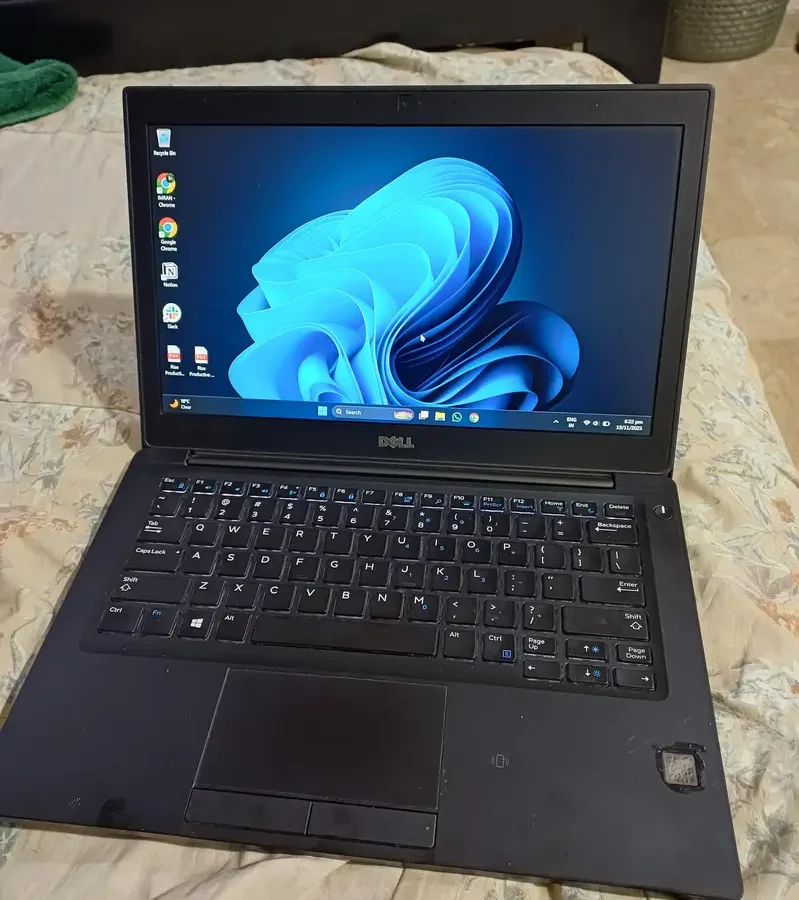 Dell 7390 Core i7 8gen 16gb ram