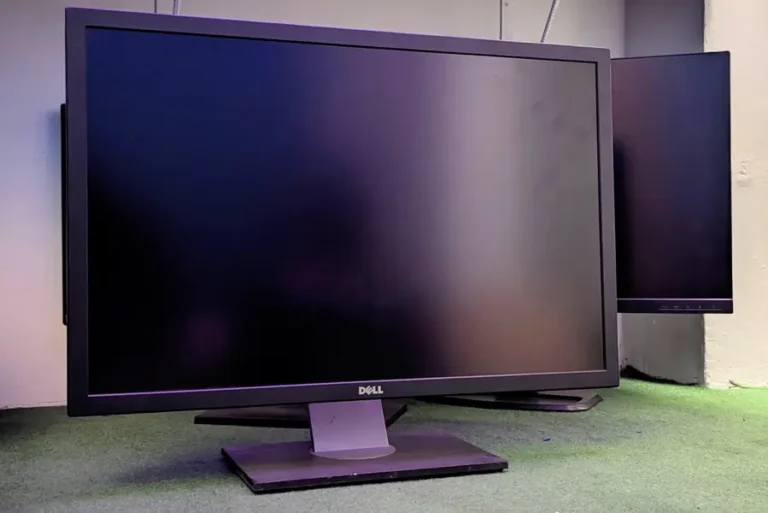 Dell UP3017 UltraSharp Monitor / Lcd
