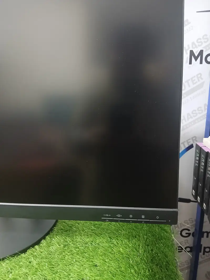 Monitor - 32 Inch - Borderless Monitor for Sale