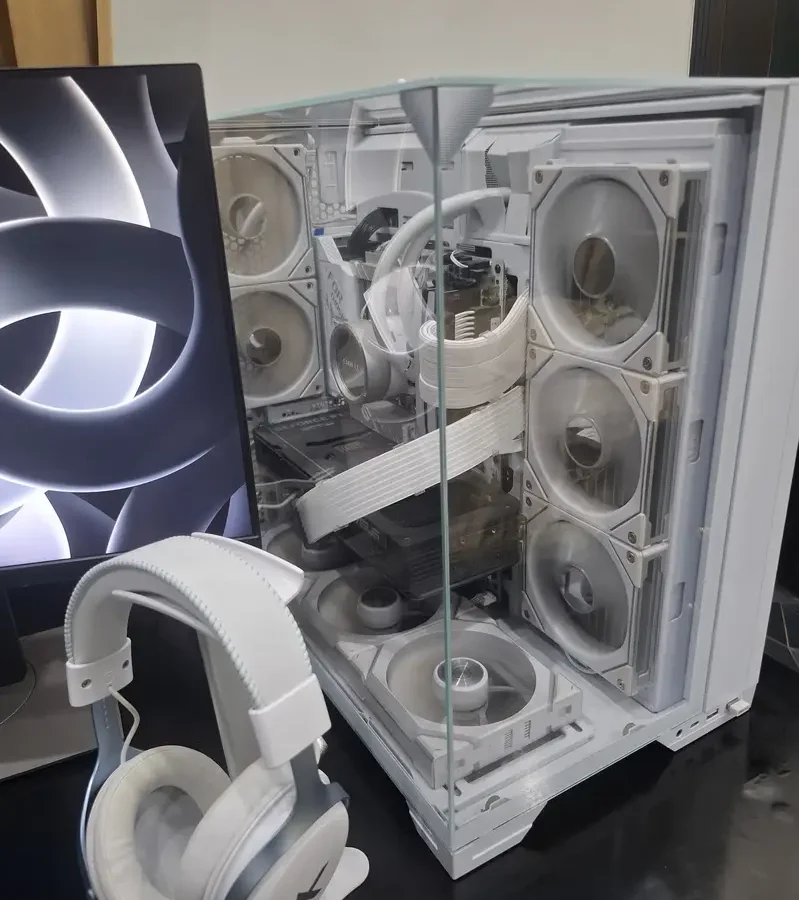High-End White RGB Gaming PC RTX 5080 Ryzen 7 Like New Build