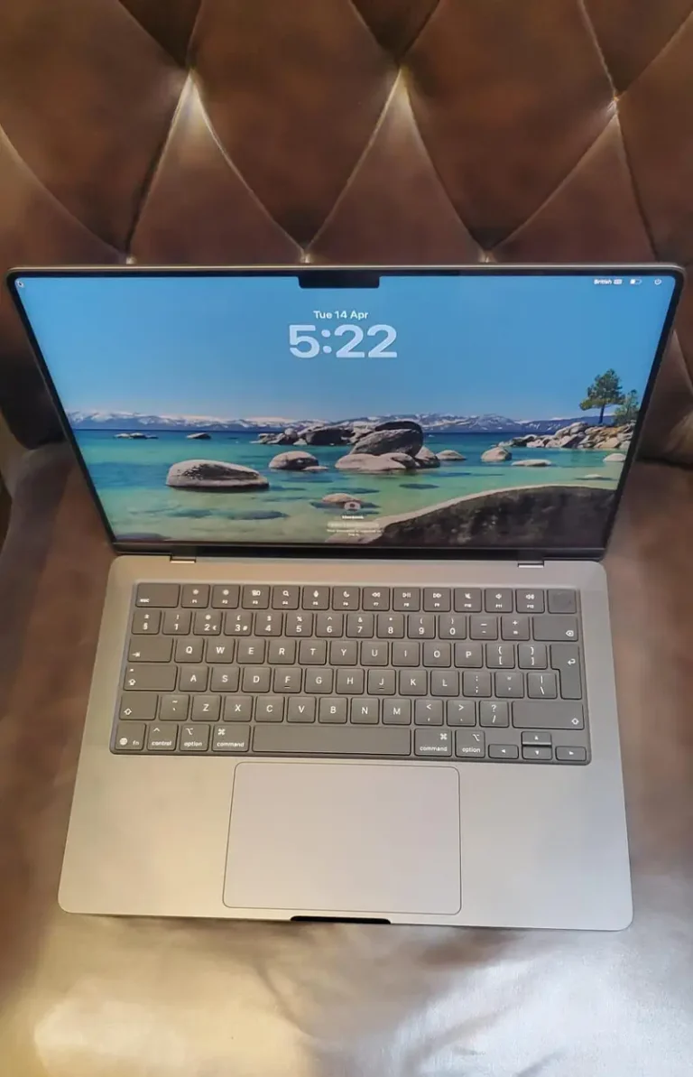 Apple MacBook pro M5 in 14″32gb/1 tb SSD new complete apple warranty