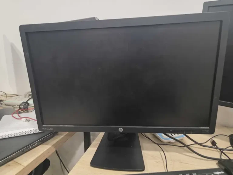 HP EliteDisplay 23″ Monitor E231 – Full HD – Good Condition