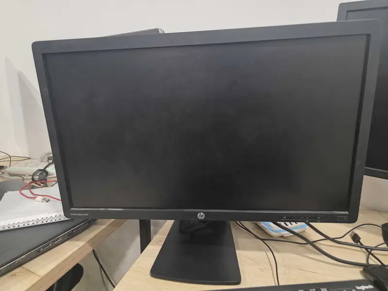 HP EliteDisplay 23″ Monitor E231 – Full HD – Good Condition