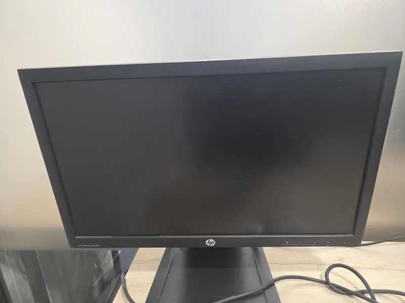 HP Compaq 21.5″ Monitor LA2206x – LED – Good Condition