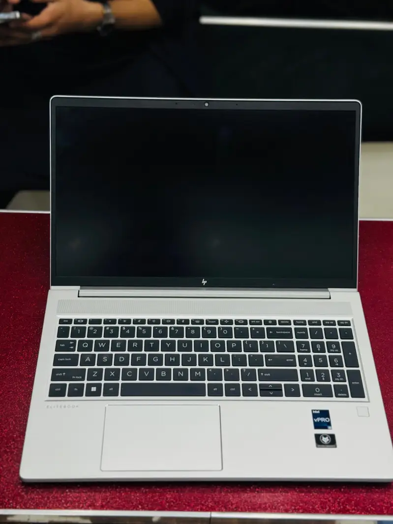 611803433-800x600