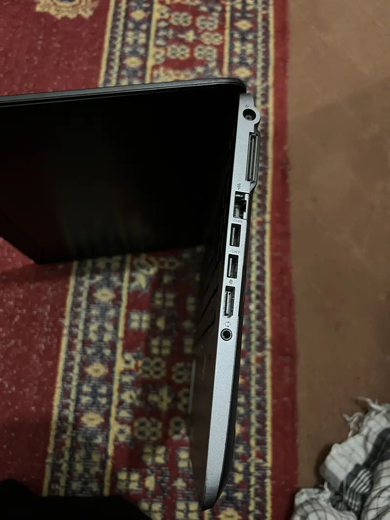 611988022-800x600