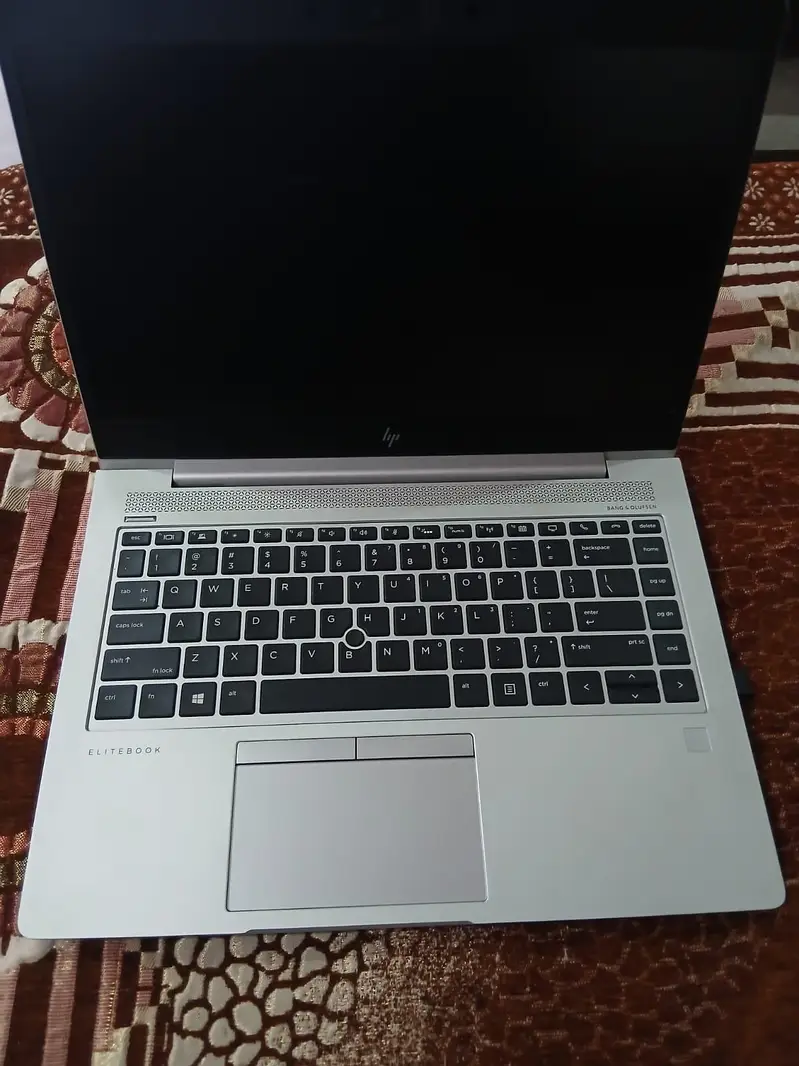 612449980-800x600