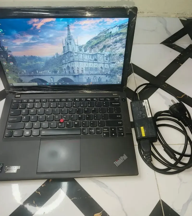 Lenovo ThinkPad X240 | Core i5 | 8GB RAM | Dual Battery