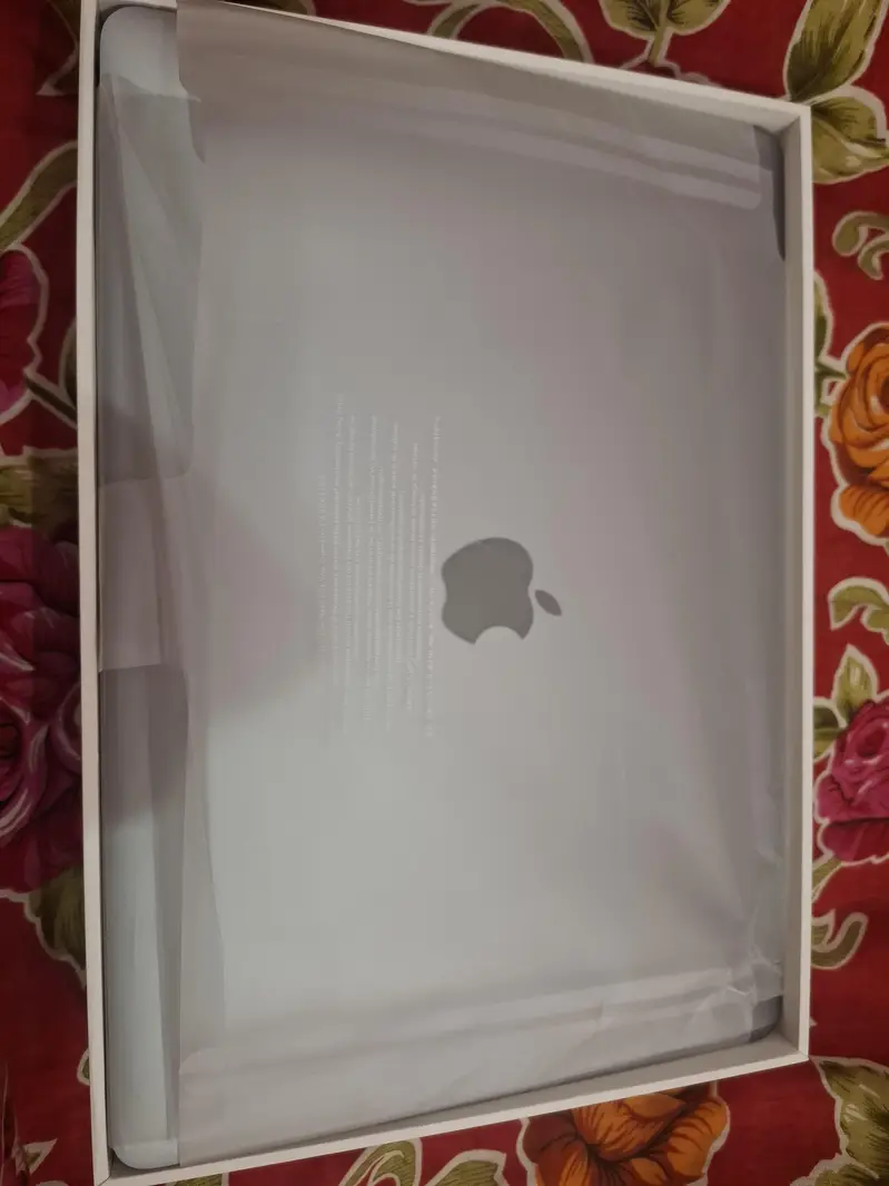 Apple MacBook Air - 8GB RAM - SSD for Sale in Okara