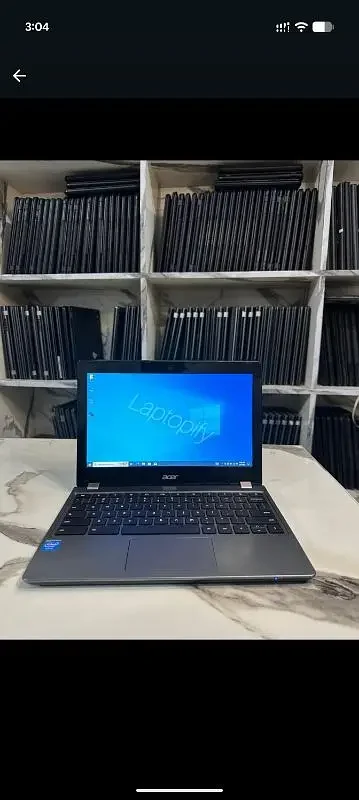 Acer laptop C740 4GB ram 128GB SSD