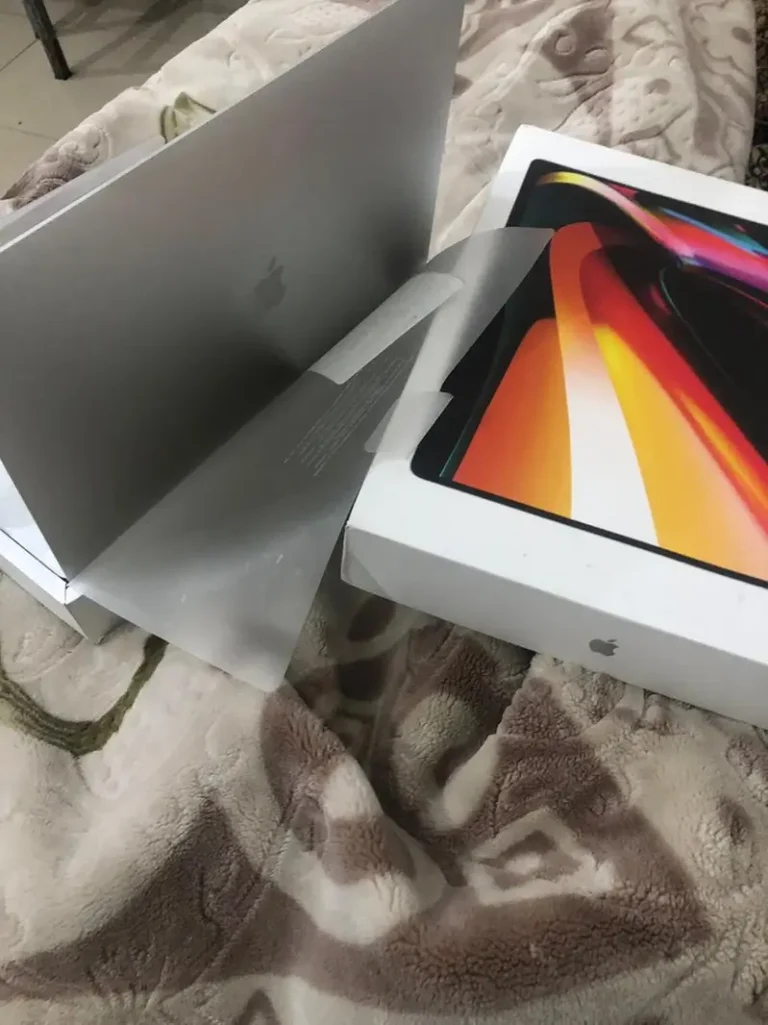 MacBook Pro 2022 14inch Core i10 32GB Ram 512GB SSD