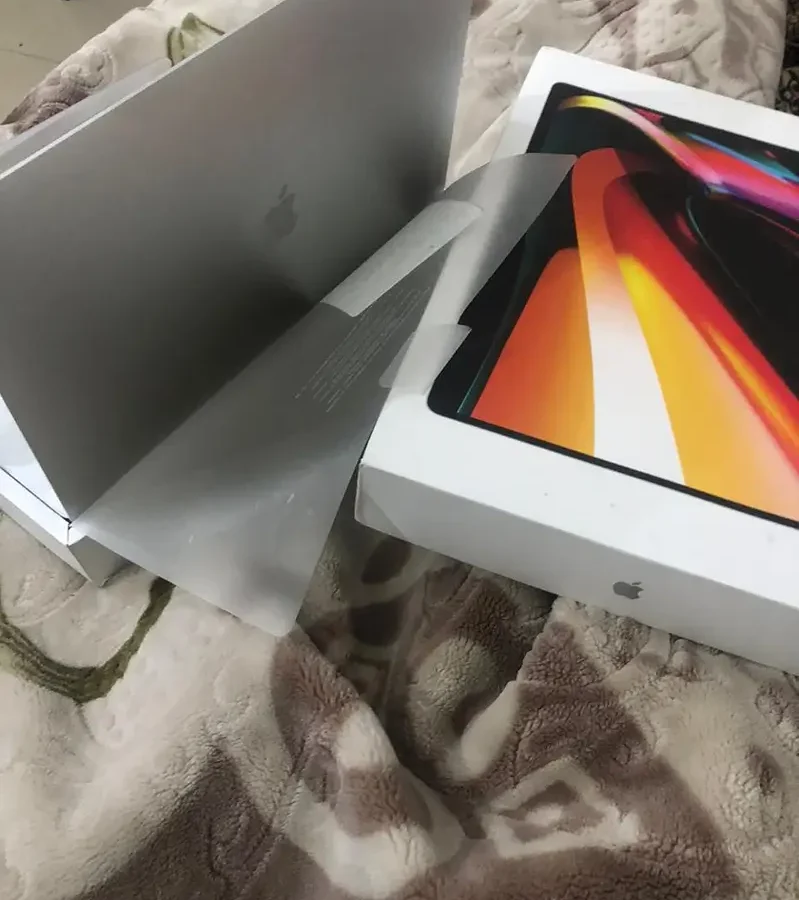 MacBook Pro 2022 14inch Core i10 32GB Ram 512GB SSD