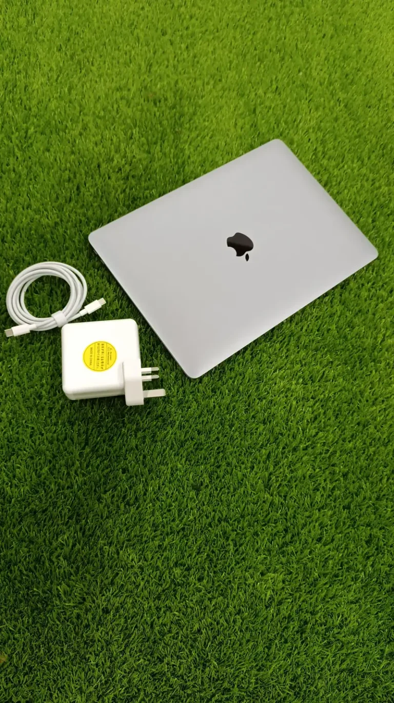 Macbook Air 2020, 13.3″, M1, 16GB & 8GB RAM, 256GB & 512GB SSD