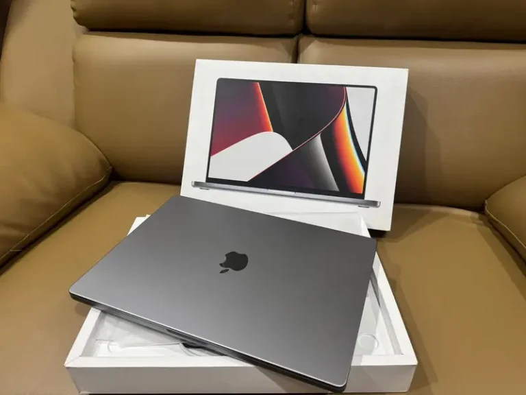 MacBook Pro 2024 14inch Core i10 32GB Ram 512GB SSD