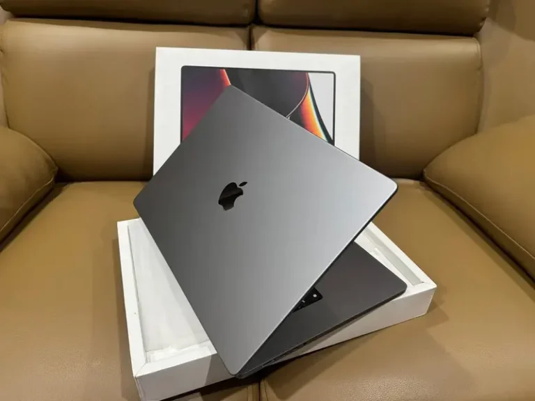 Apple MacBook Air – 16. inch 16GB RAM 1TB SSD