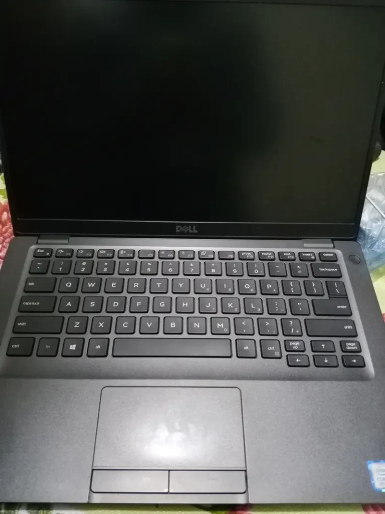 Dell laptop i5 8 generation 8gb ram and 256gb rom ssd