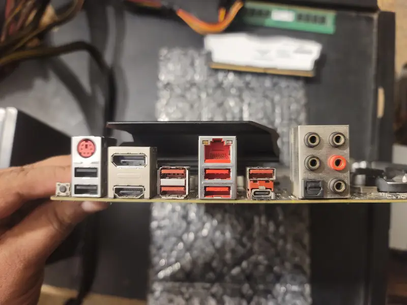 557909960-800x600