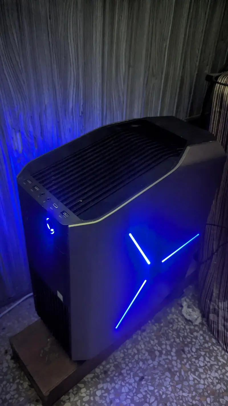 Alienware Aurora R7 i5 8th gen Gaming PC + 8gb w5500 AMD+ LED 27″