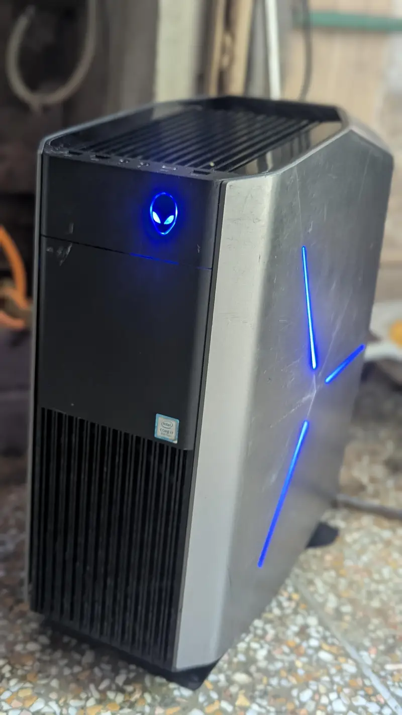 Alienware Aurora R7 i5 8th gen Gaming PC + 8gb w5500 AMD+ LED 27″