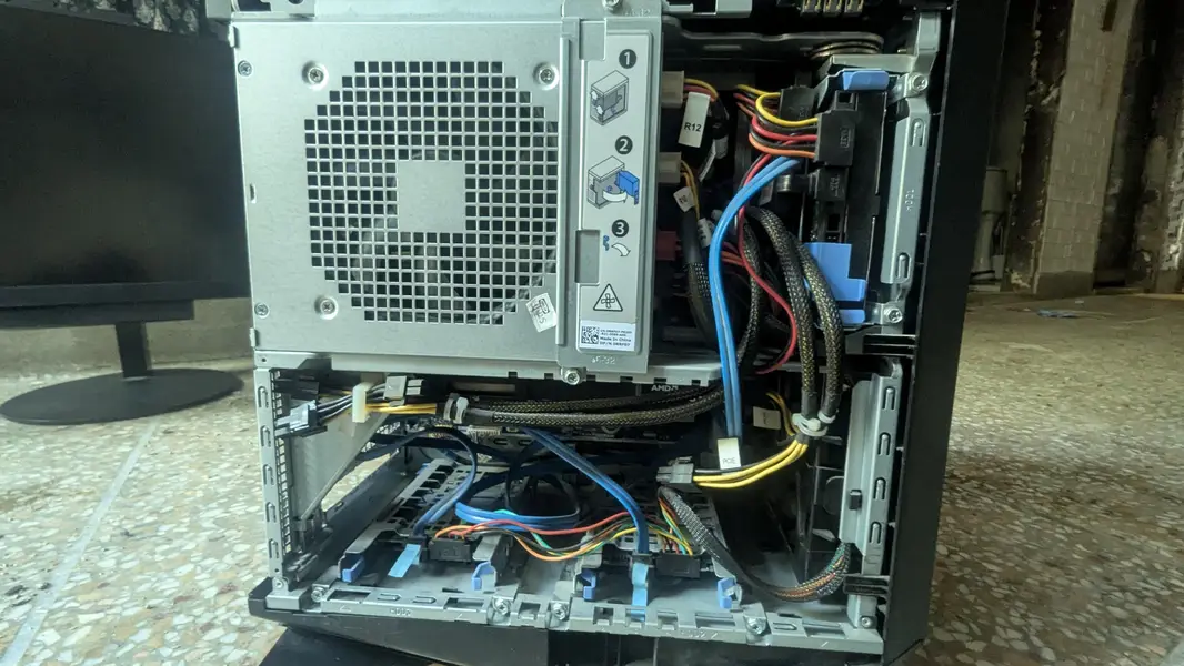 Alienware Aurora R7 i5 8th gen Gaming PC + 8gb w5500 AMD+ LED 27″