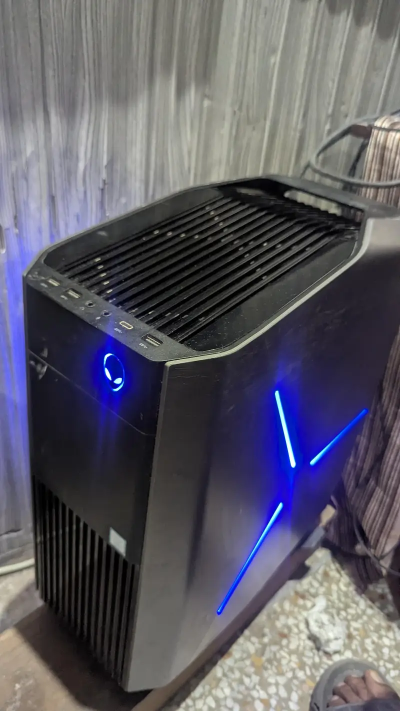 Alienware Aurora R7 i5 8th gen Gaming PC + 8gb w5500 AMD+ LED 27″