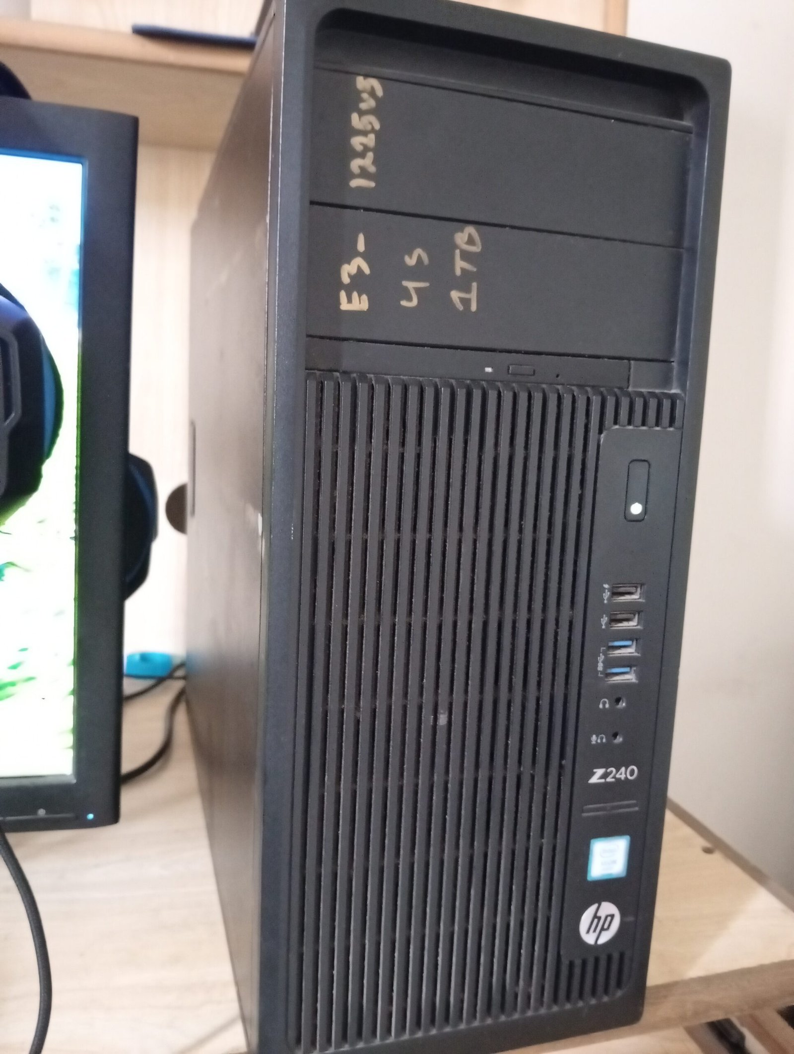 Acer HP Z240 - Core i5 - Intel 7th Generation - 16GB RAM - 500GB SSD for Sale in Rawalpindi