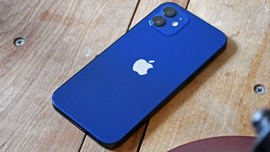 Apple iPhone 13