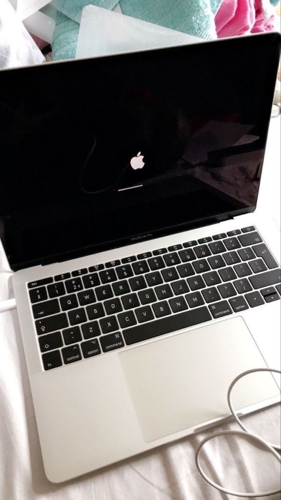 Apple MacBook Air 13-inch 2015 - 4GB RAM - 128GB SSD for Sale in Lahore